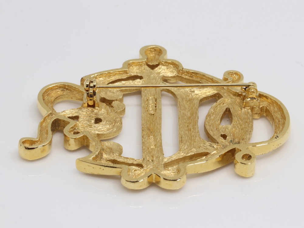 ディオールロゴブローチ裏