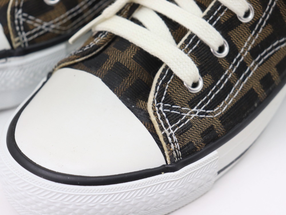 フェンディハイカットスニーカーつま先