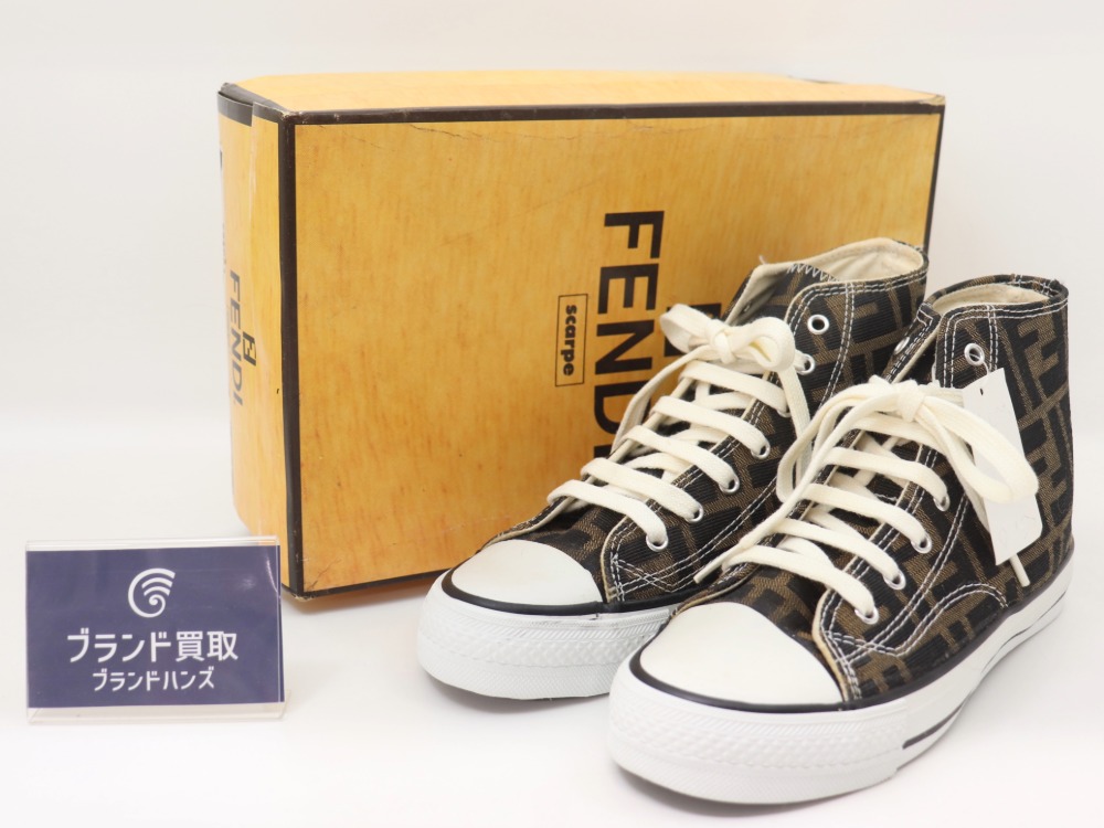 フェンディハイカットスニーカー全体図