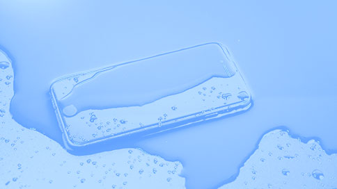 水没しているiPhone
