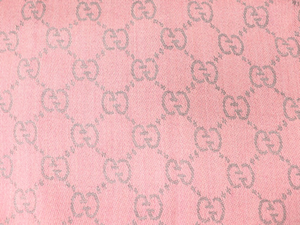 グッチのストールロゴ