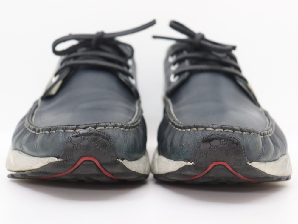 グッチのスニーカー正面