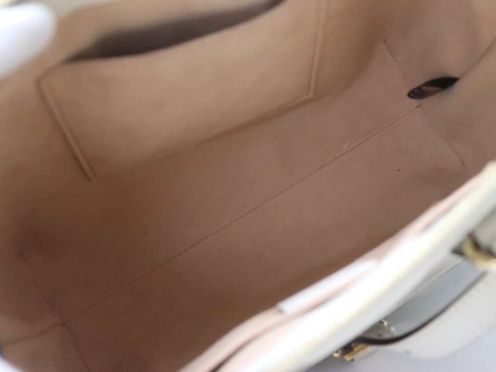 グッチオフィディア内側