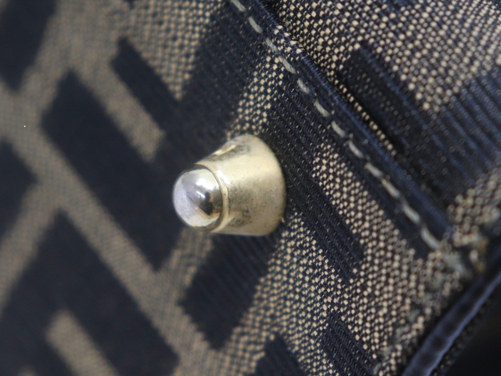 フェンディズッカハンドバッグ底鋲