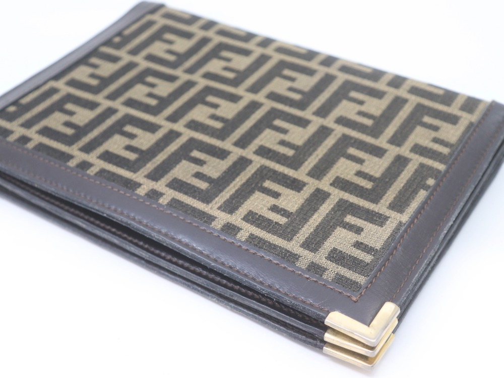 フェンディズッカ柄クラッチバッグ角