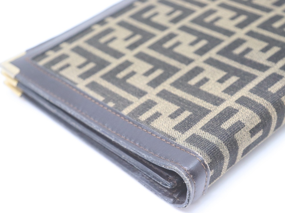 フェンディズッカ柄クラッチバッグ角2