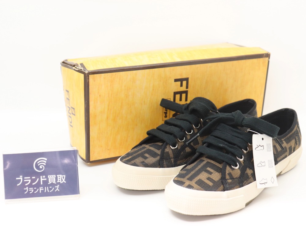 フェンディズッカ柄スニーカー全体図