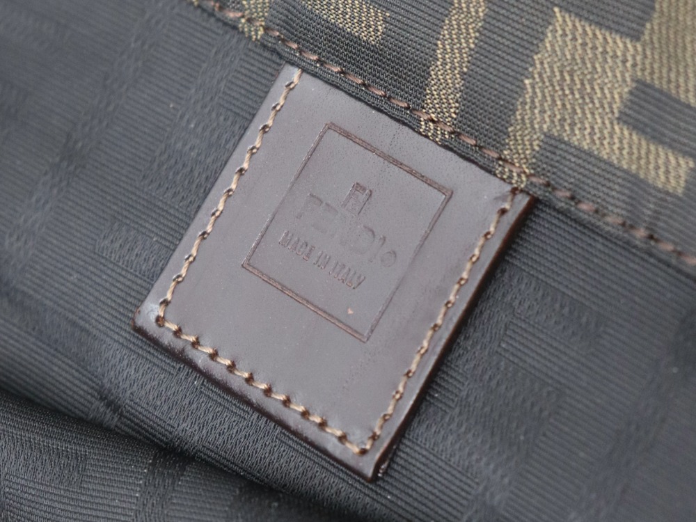 フェンディズッカ柄トートバッグ刻印