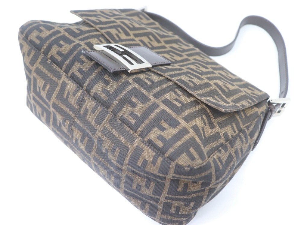 フェンディズッカ柄マンマバケット角スレ