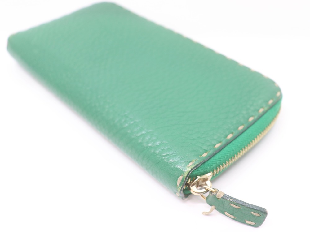 フェンディセレリア長財布角スレ