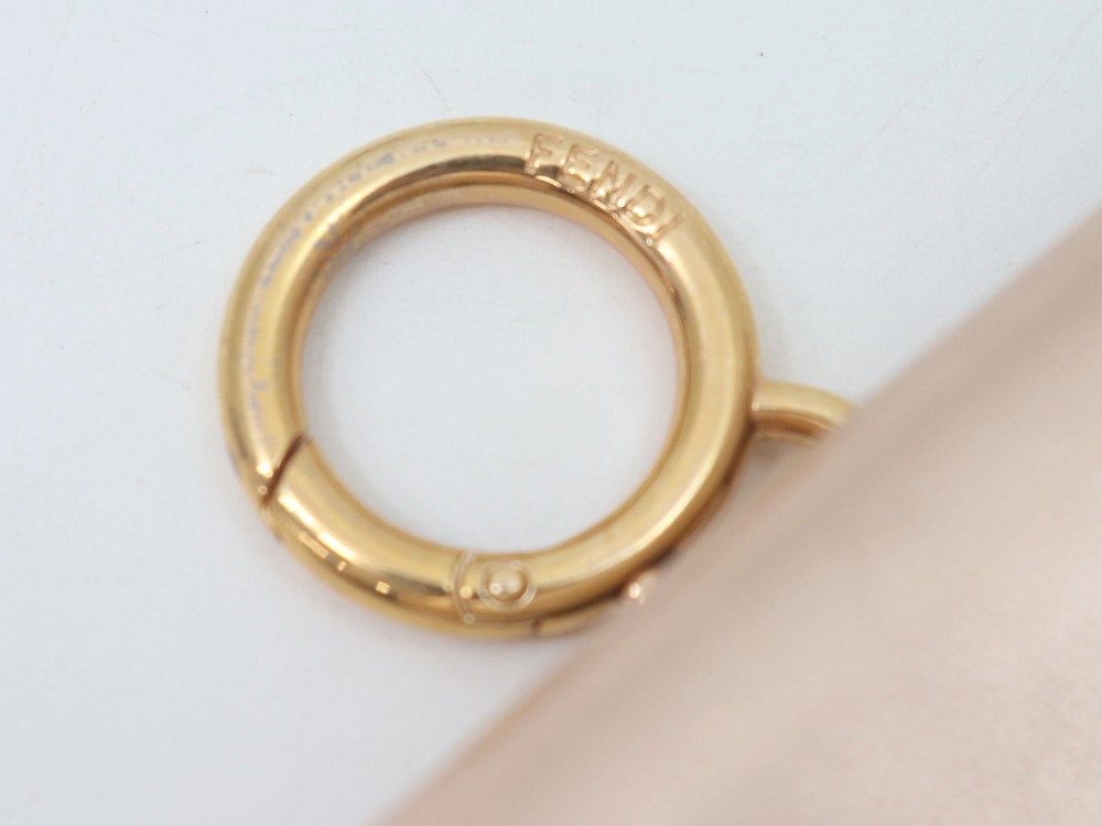 フェンディナノバケット金具