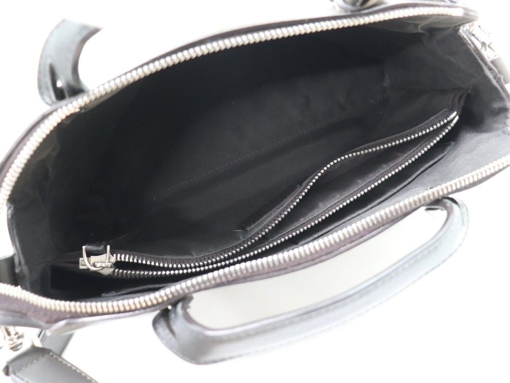 フェンディバイザウェイバッグ内