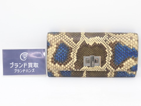 フェンディピーカブー長財布