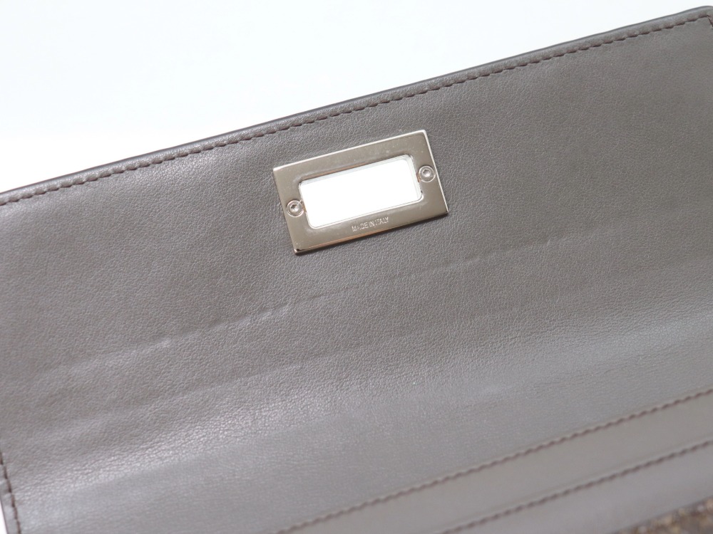 フェンディピーカブー長財布内側