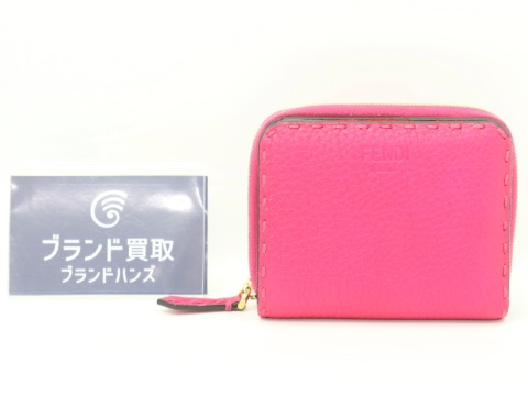 フェンディ二つ折り財布