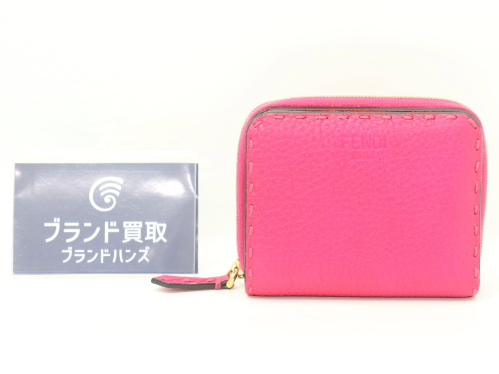 フェンディ二つ折り財布全体図