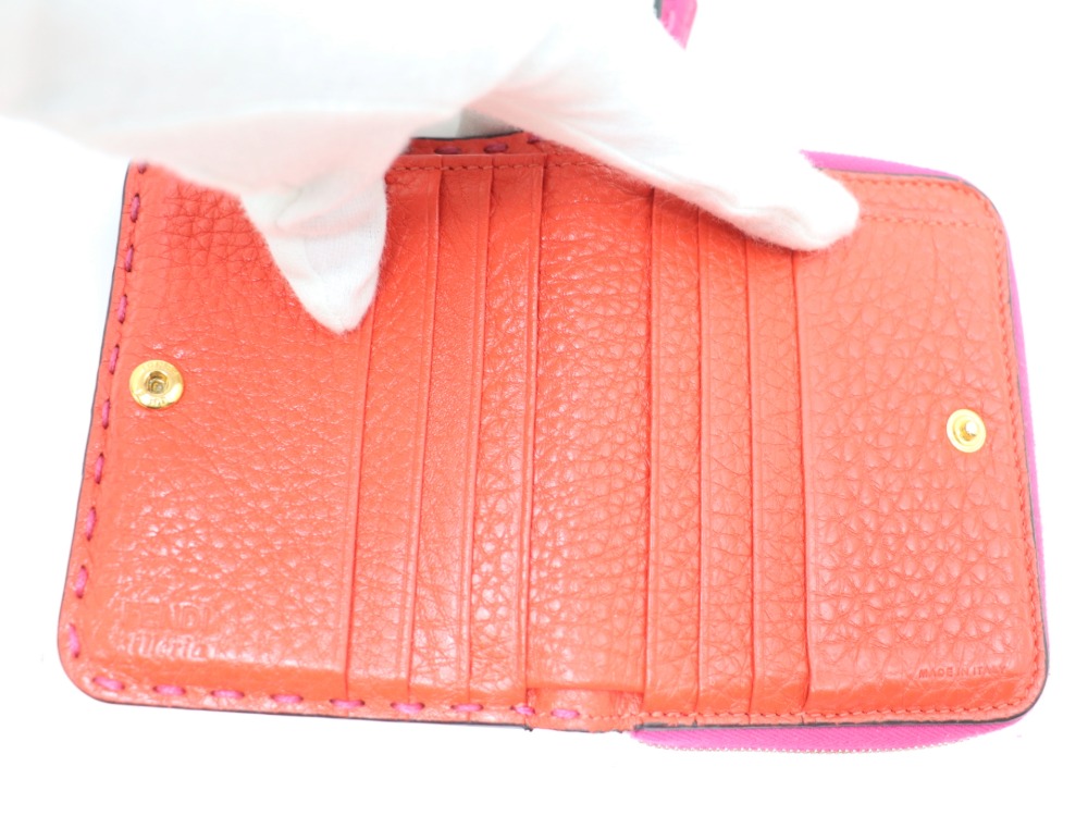 フェンディ二つ折り財布内側