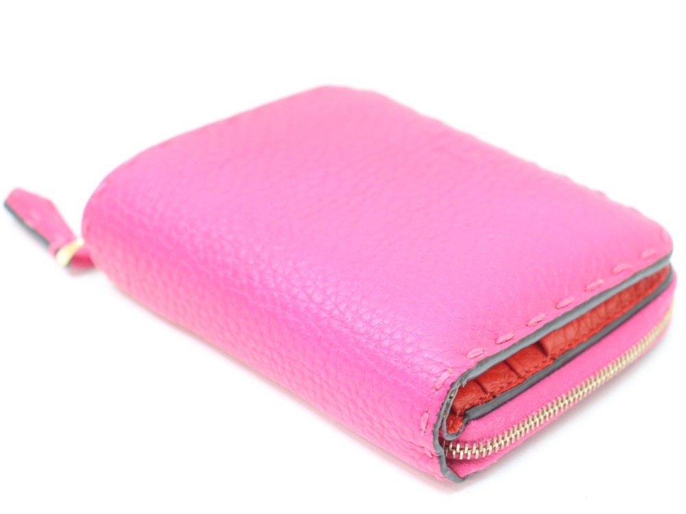 フェンディ二つ折り財布角スレ