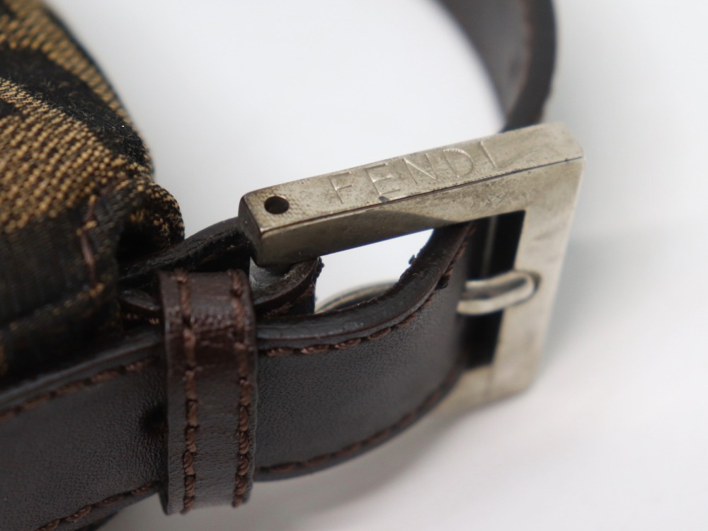 フェンディ美品ズッカ柄マンマバケット金具付け根