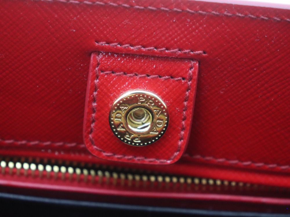 プラダ2wayバッグ金具