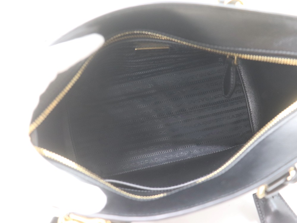プラダのハンドバッグ1BA164内側