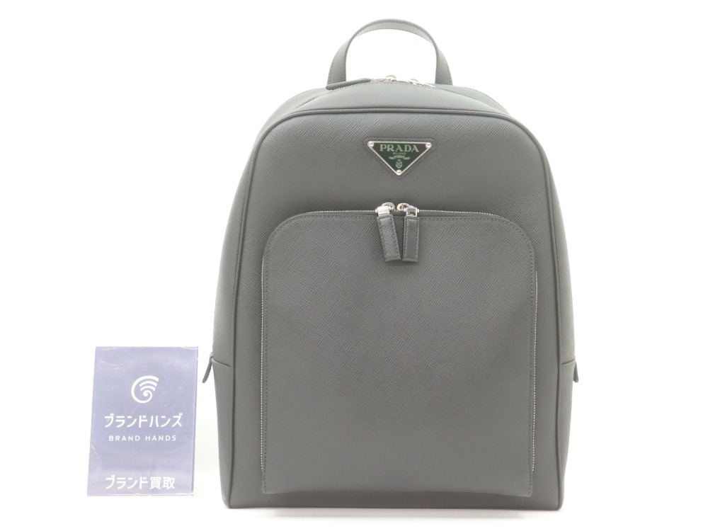 プラダのバックパック全体