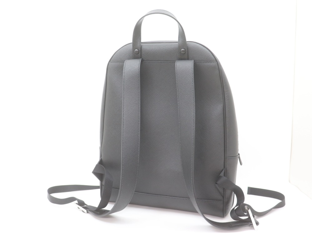 プラダのバックパック背面