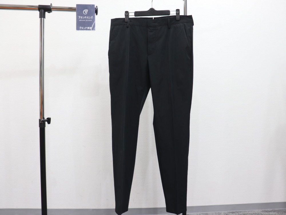 プラダのメンズパンツ全体