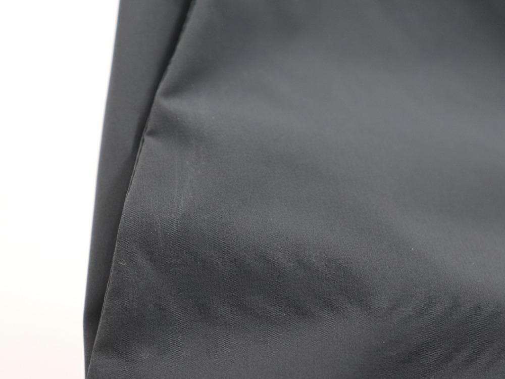 プラダのメンズパンツ汚れ部分