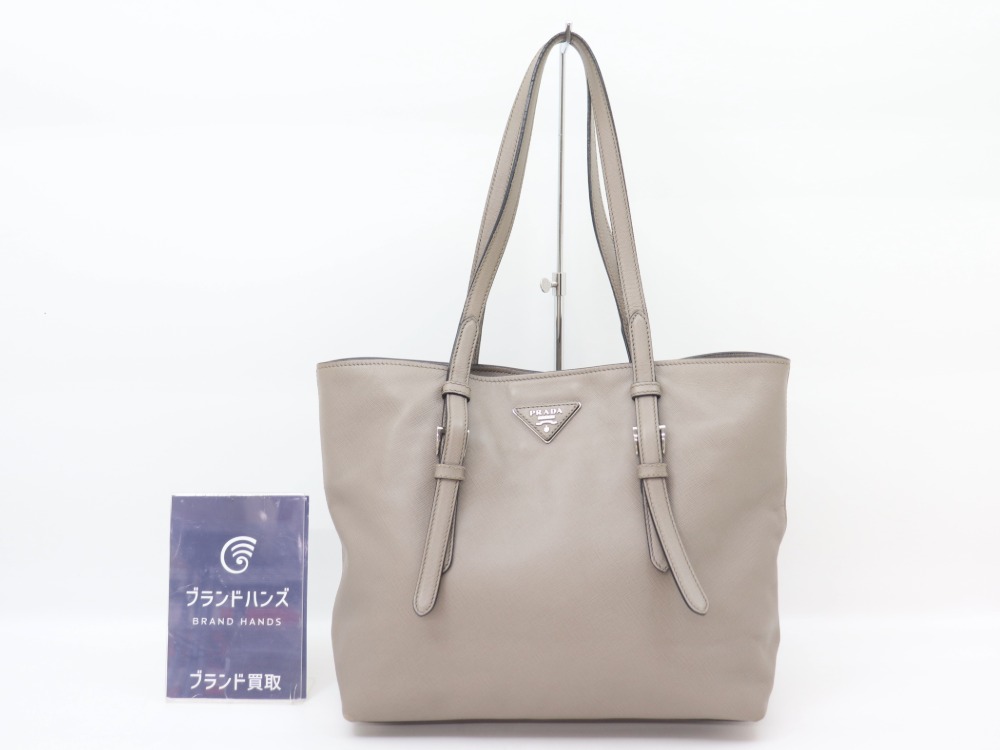 プラダのレザートートバッグ全体