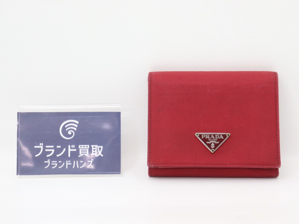 プラダの三つ折り財布全体