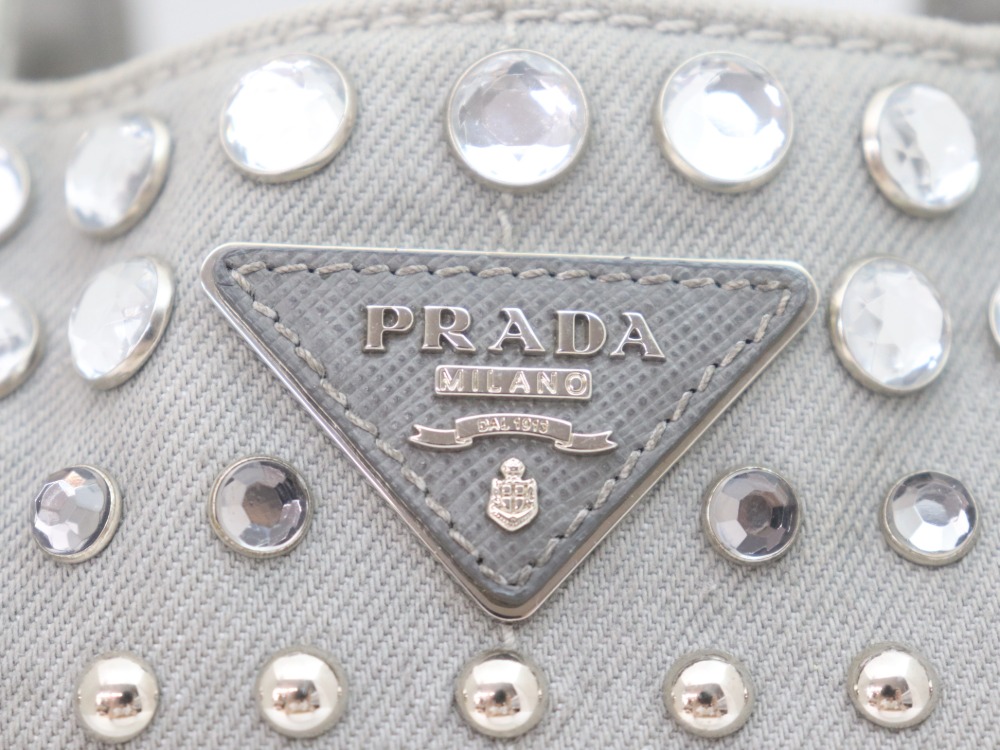 プラダカナパトートバッグロゴ