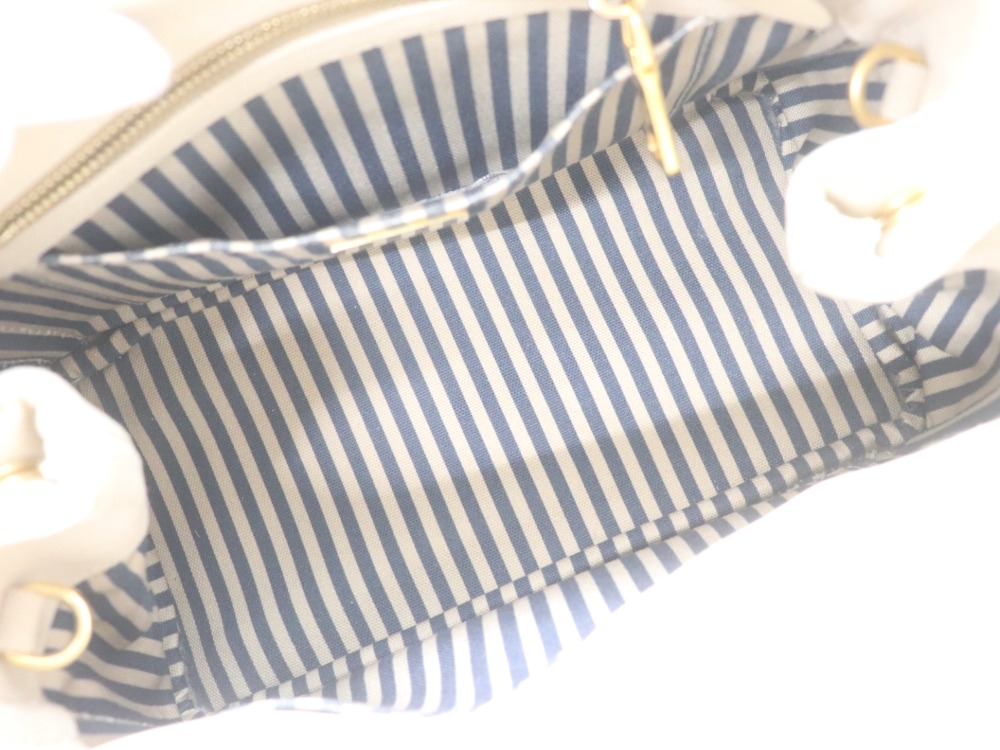 プラダカナパトートバッグ内側