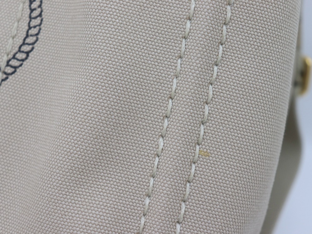 プラダカナパトートバッグ汚れた部分