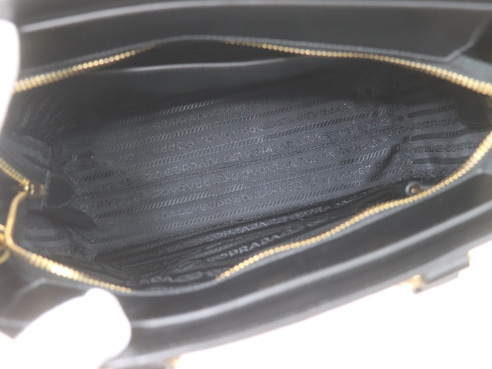 プラダサフィアーノハンドバッグ内側