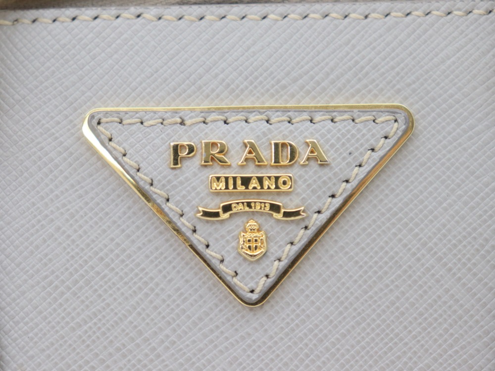 プラダサフィアーノレザーハンドバッグロゴ