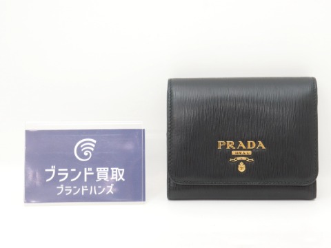 プラダサフィアーノ三つ折り財布