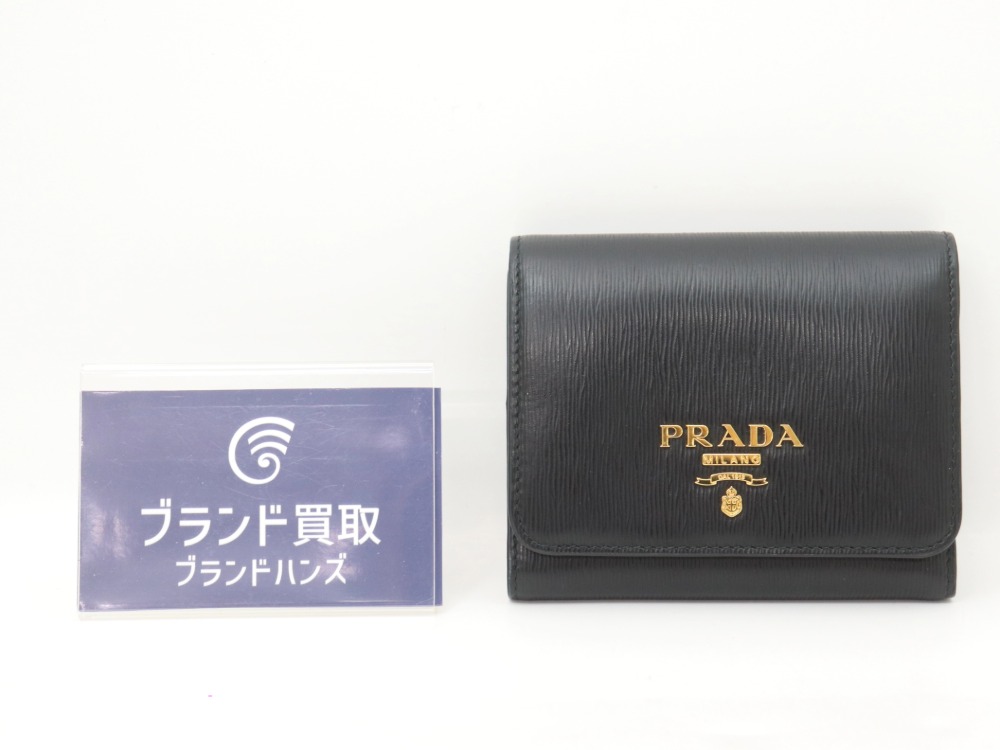 プラダサフィアーノ三つ折り財布全体