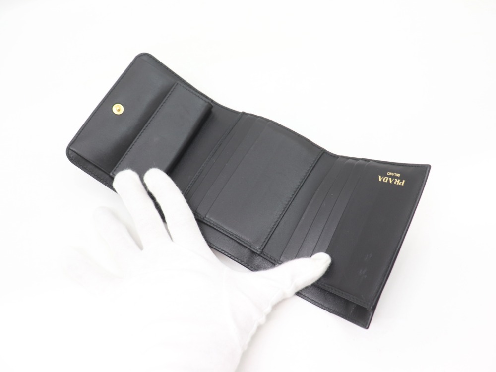 プラダサフィアーノ三つ折り財布内側