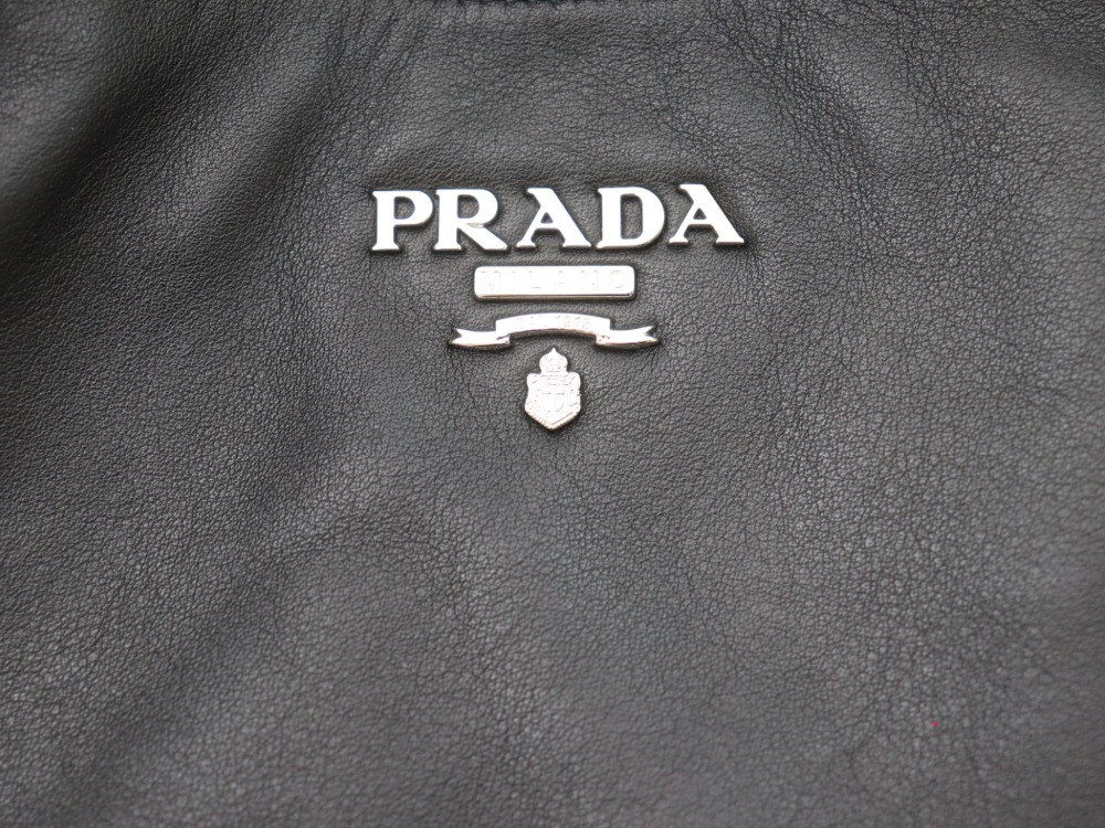 プラダチェーントートバッグロゴ
