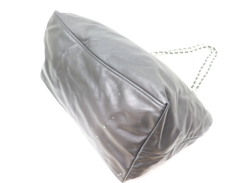 プラダチェーントートバッグ底面