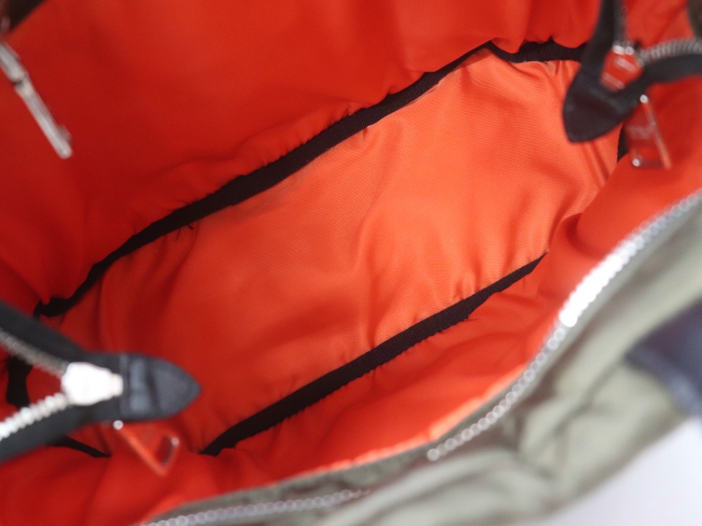 プラダテスートハンドバッグ内側