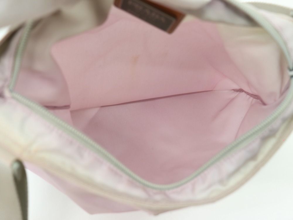 プラダナイロンショルダー内側