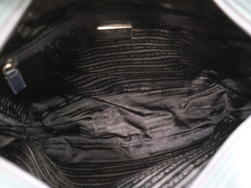 プラダナイロントートバッグ内側