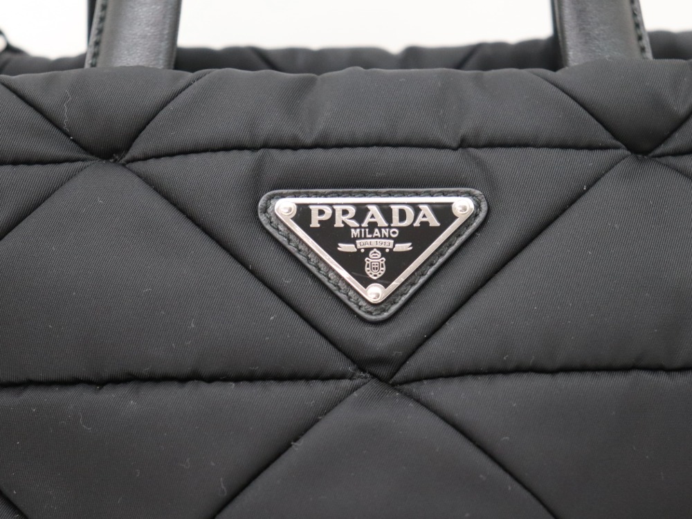 プラダパデットトートバッグロゴ