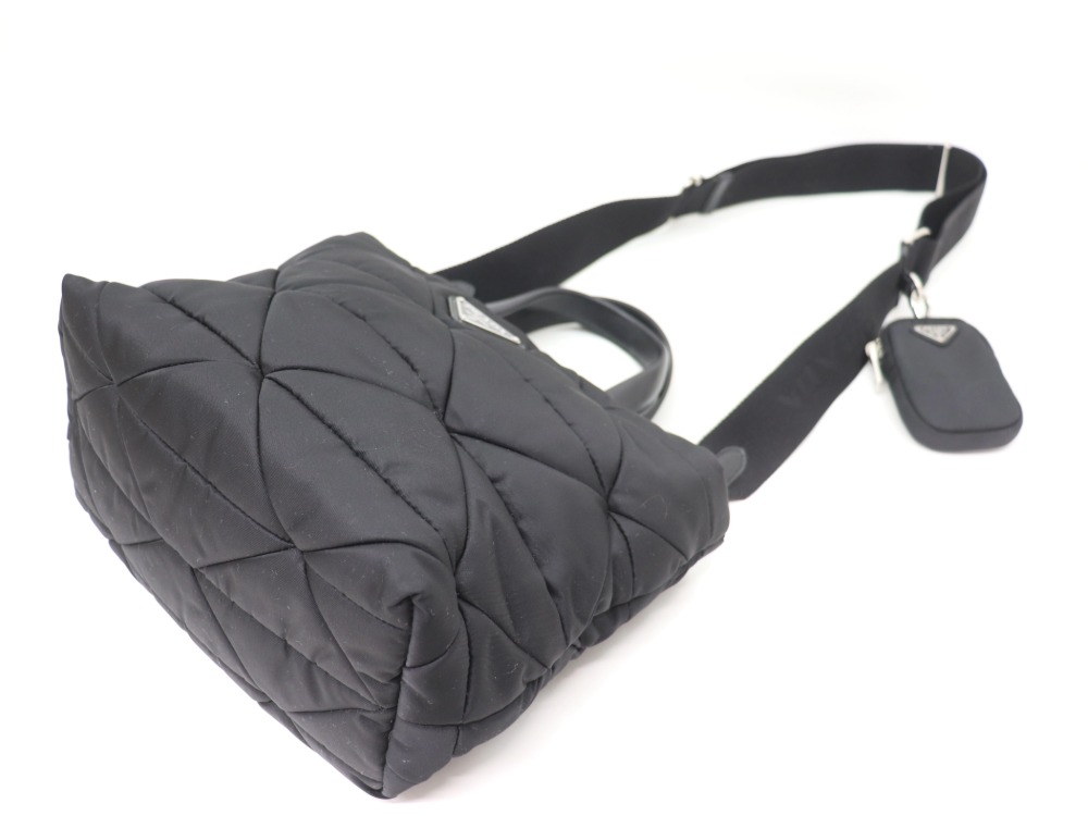 プラダパデットトートバッグ底面