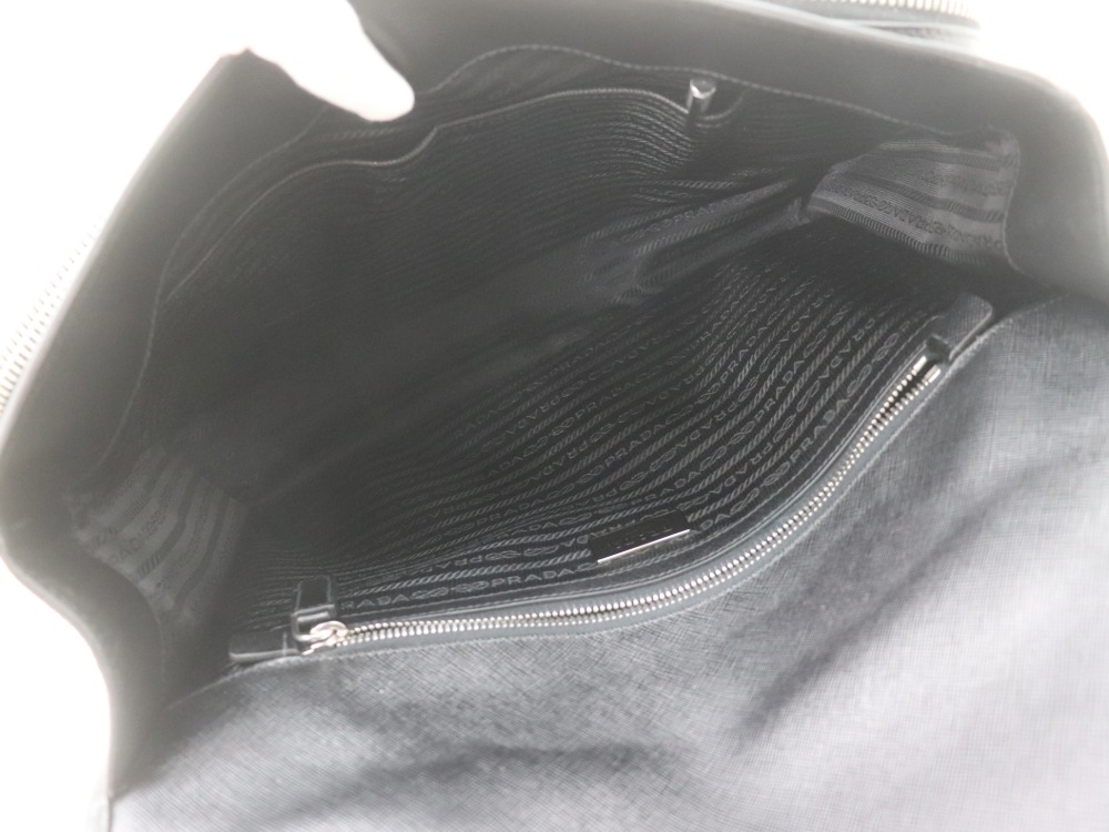 プラダビジネスバッグ内側