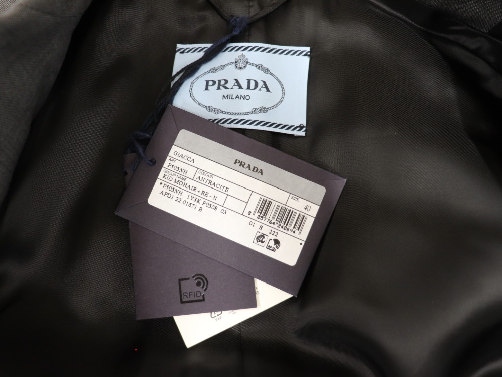 プラダポーチジャケットタグ
