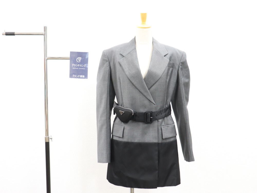 プラダポーチジャケット全体