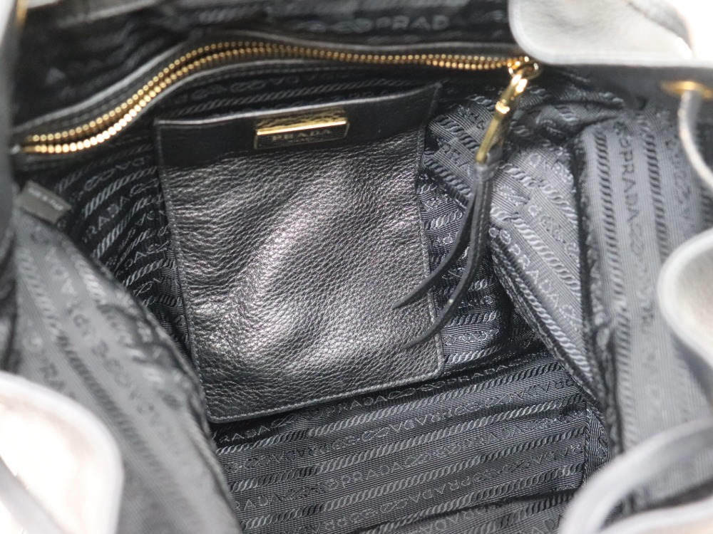 プラダリュック内側